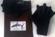 darkfin-gloves-bag