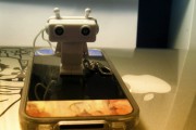 robot-headphone-jack-splitter-iphone