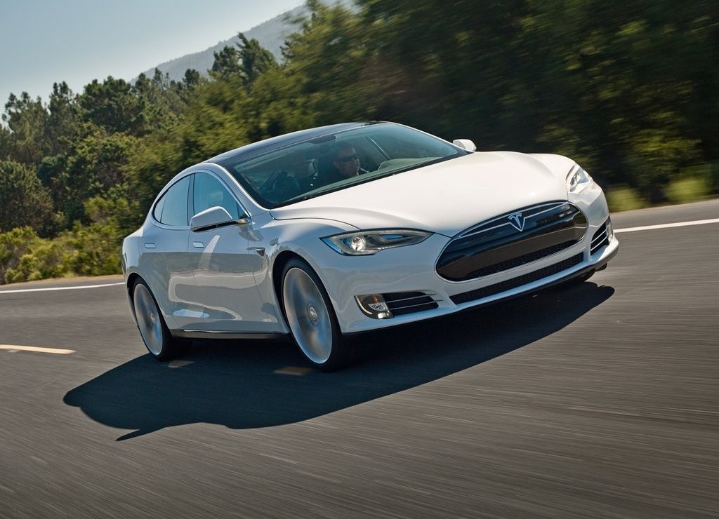 Tesla Model S: First Electric Motor Trend Car of the Year - Gadizmo.com