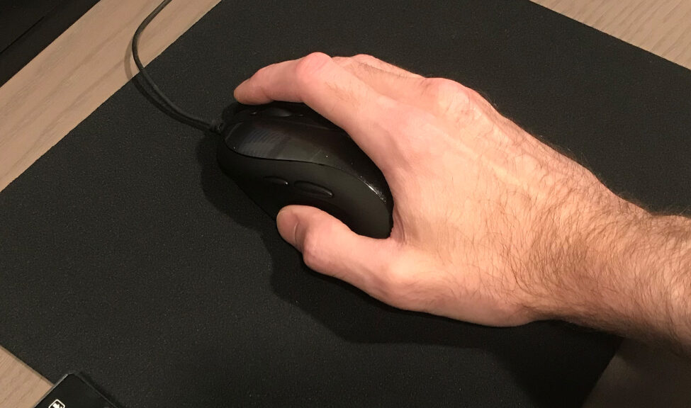 Logitech G MX518 mouse conforms to your hand